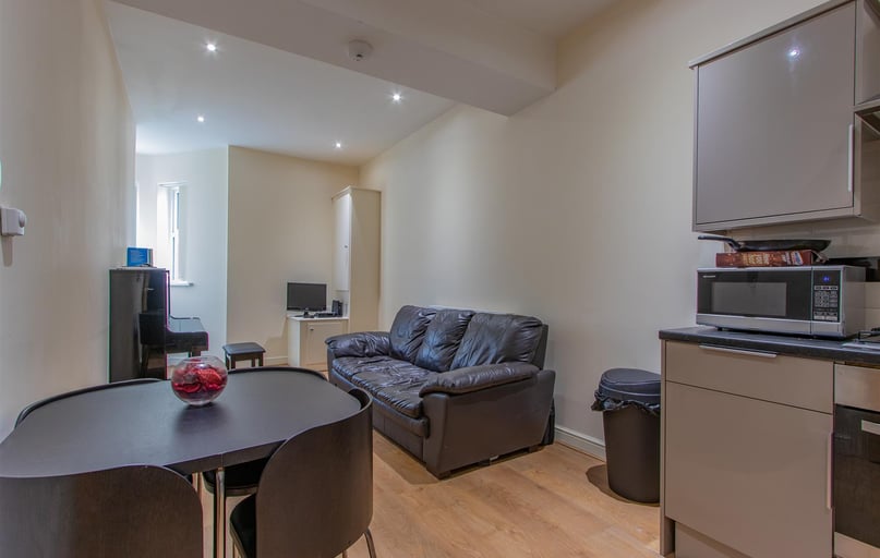 Richmond Road, Plasnewydd, Cardiff - Image 1